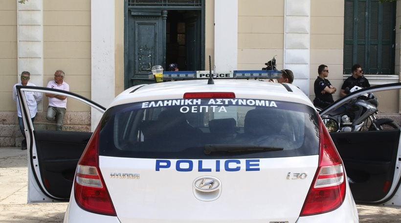 Κρήτη: Ανήλικοι έβγαλαν μαχαίρι και λήστεψαν μία γυναίκα
